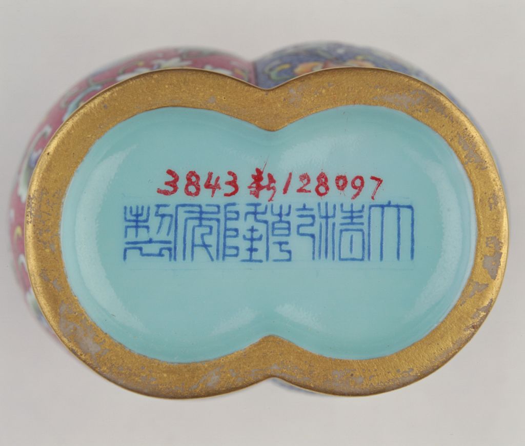 图片[2]-Enamel color twined branch lotus pattern double linked bottle-China Archive